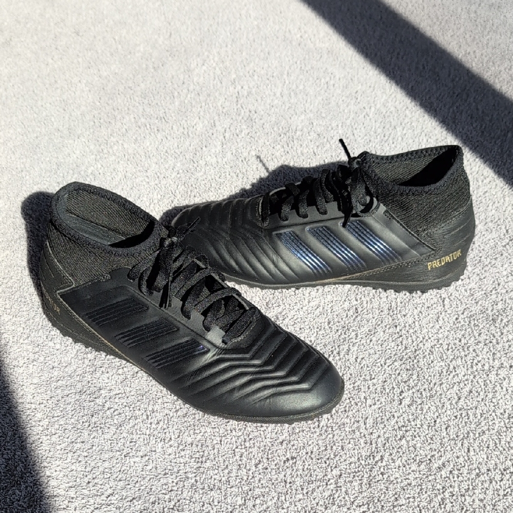 Adidas Predator Black With Blue Strip Indoor Soccer Shoe Size 5.5
